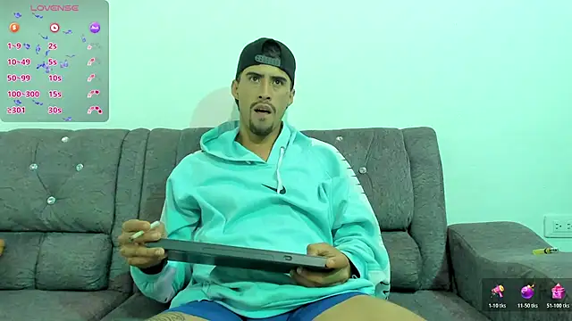 Snapshot of harold_777 chatting on 11-13-25, 06:18 harold 777 online show from 11-13-25, 06:18