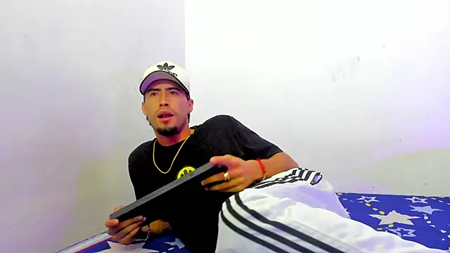 Snapshot of harold_777 chatting on 12-03-25, 12:40 harold 777 online show from 12-03-25, 12:40