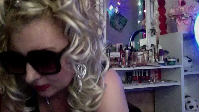 xHot Amazonq online show from 12-03-25, 09:13