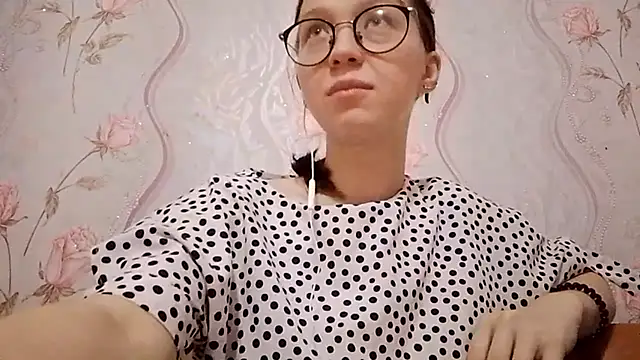 Snapshot of SalenaAhnell chatting on 10-28-25, 05:26 SalenaAhnell online show from 10-28-25, 05:26