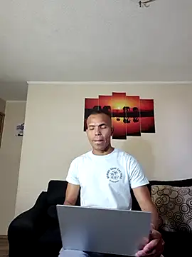 Snapshot of Jonnes-z chatting on 12-14-25, 11:20 Jonnes-z online show from 12-14-25, 11:20