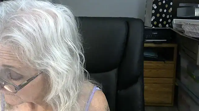 Snapshot of JoleneDelacroix chatting on 12-17-25, 04:18 JoleneDelacroix online show from 12-17-25, 04:18