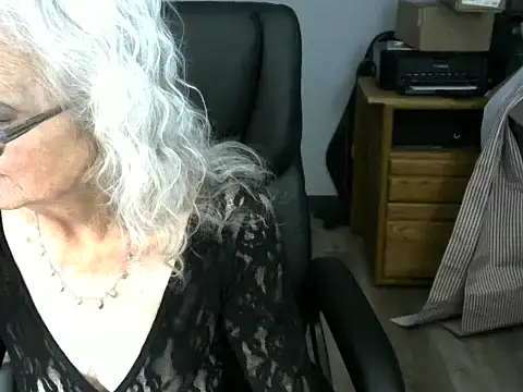 Snapshot of JoleneDelacroix chatting on 12-19-25, 04:25 JoleneDelacroix online show from 12-19-25, 04:25