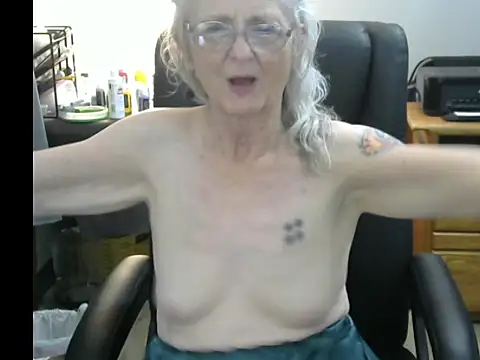 Snapshot of JoleneDelacroix chatting on 12-21-25, 04:52 JoleneDelacroix online show from 12-21-25, 04:52