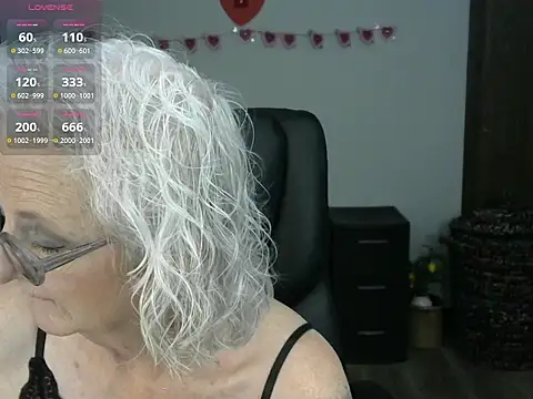 Snapshot of JoleneDelacroix chatting on 02-10-26, 02:04 JoleneDelacroix online show from 02-10-26, 02:04