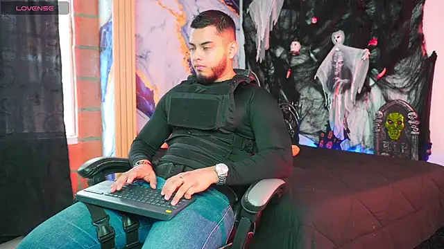 Tiler wolker online show from 10-31-25, 07:48