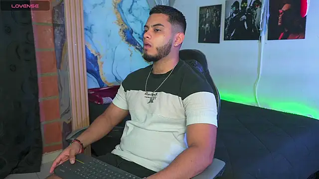 Tiler wolker online show from 11-12-25, 10:30