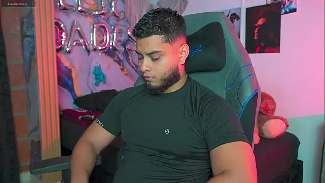 Tiler wolker online show from 04-21-26, 12:23