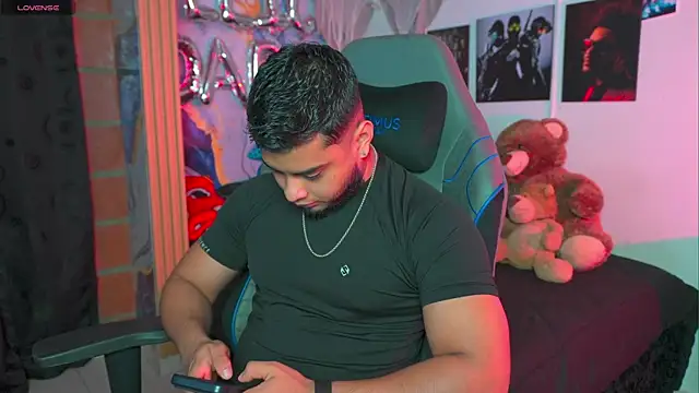 Tiler wolker online show from 04-22-26, 12:57