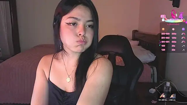 Snapshot of Lee_Moyalune chatting on 11-20-25, 04:01 Lee Moyalune online show from 11-20-25, 04:01