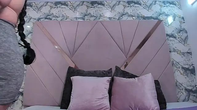 Snapshot of naomy_sexy_ chatting on 12-20-25, 12:45 naomy sexy online show from 12-20-25, 12:45