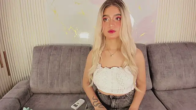 Snapshot of NhoanBrunette chatting on 04-28-26, 02:33 NhoanBrunette online show from 04-28-26, 02:33