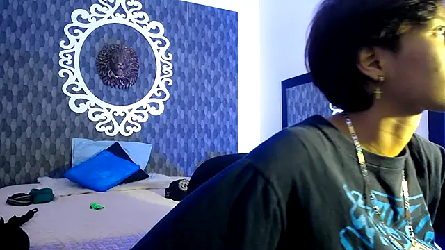 Ghost  Girl  online show from 11-12-25, 03:18