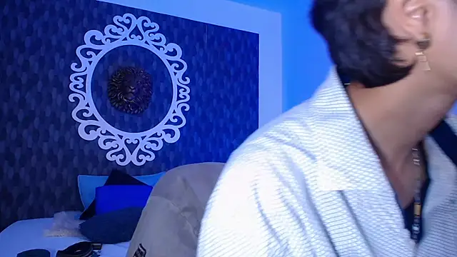 Ghost  Girl  online show from 11-21-25, 03:05