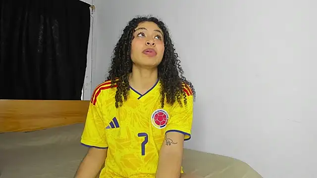 Snapshot of Keniia_rizz chatting on 11-15-25, 10:37 Keniia rizz online show from 11-15-25, 10:37