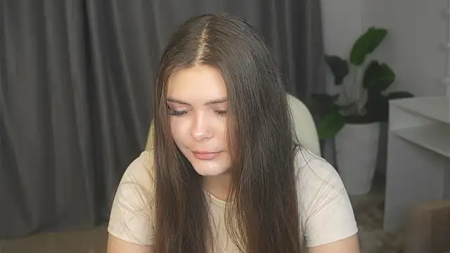 Snapshot of AdelinaIbraham chatting on 10-31-25, 02:40 AdelinaIbraham online show from 10-31-25, 02:40