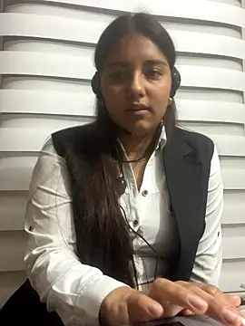 Snapshot of Au-rora chatting on 11-30-25, 04:16 Au-rora online show from 11-30-25, 04:16