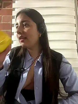 Snapshot of Au-rora chatting on 12-20-25, 06:53 Au-rora online show from 12-20-25, 06:53