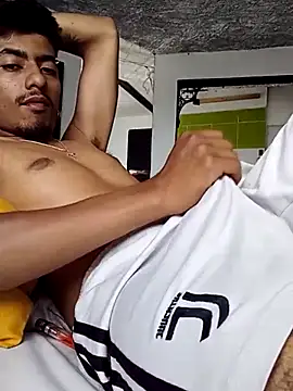 SkinniYamo online show from 03-24-26, 05:40