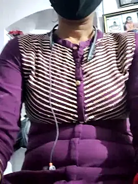 Snapshot of Hot-Rubyy chatting on 12-01-25, 09:14 Hot-Rubyy online show from 12-01-25, 09:14