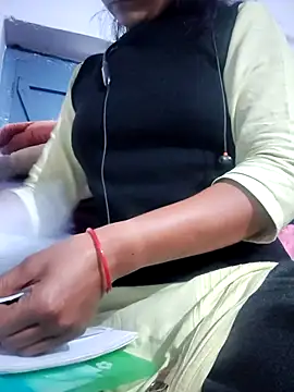 Snapshot of Hot-Rubyy chatting on 12-03-25, 07:49 Hot-Rubyy online show from 12-03-25, 07:49