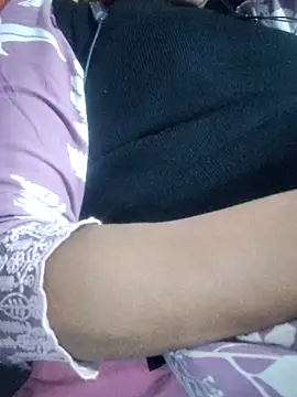 Snapshot of Hot-Rubyy chatting on 12-20-25, 04:36 Hot-Rubyy online show from 12-20-25, 04:36