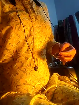 Snapshot of Hot-Rubyy chatting on 02-14-26, 05:32 Hot-Rubyy online show from 02-14-26, 05:32