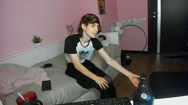 Snapshot of AvenGlow chatting on 11-28-25, 05:21 AvenGlow online show from 11-28-25, 05:21