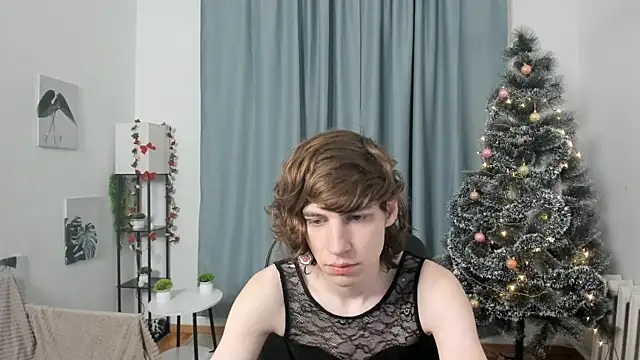 Snapshot of AvenGlow chatting on 12-17-25, 05:13 AvenGlow online show from 12-17-25, 05:13