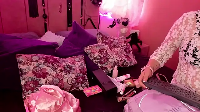 Snapshot of CleareRems chatting on 11-19-25, 12:16 CleareRems online show from 11-19-25, 12:16