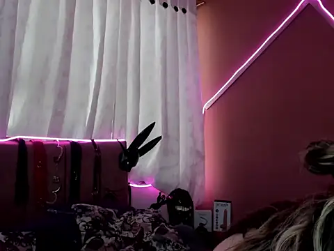 Snapshot of CleareRems chatting on 11-23-25, 01:00 CleareRems online show from 11-23-25, 01:00