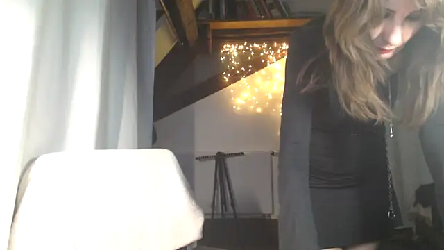 Snapshot of MissDyannis chatting on 03-28-26, 07:46 MissDyannis online show from 03-28-26, 07:46