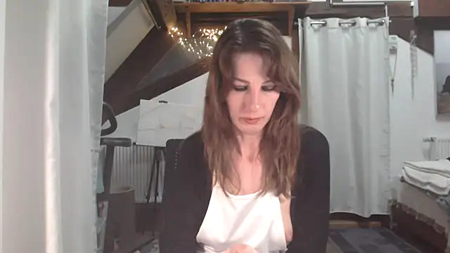 Snapshot of MissDyannis chatting on 04-06-26, 08:10 MissDyannis online show from 04-06-26, 08:10