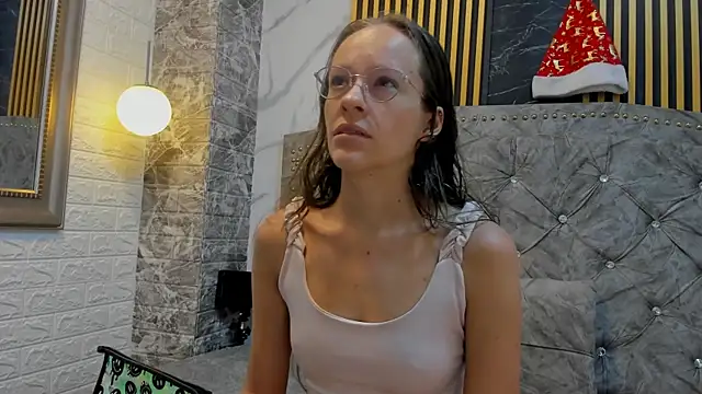 Snapshot of Salome_cruxx chatting on 11-21-25, 11:20 Salome cruxx online show from 11-21-25, 11:20