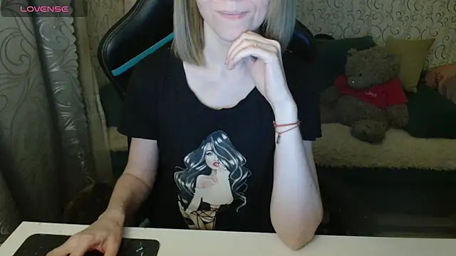 Snapshot of _Alisa_Allison_ chatting on 10-27-25, 03:05  Alisa Allison  online show from 10-27-25, 03:05