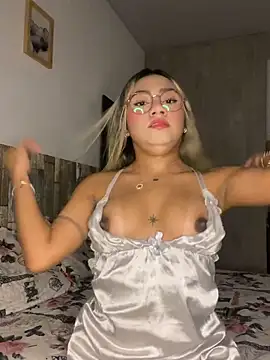 Snapshot of Vicky-Nova chatting on 10-29-25, 03:09 Vicky-Nova online show from 10-29-25, 03:09