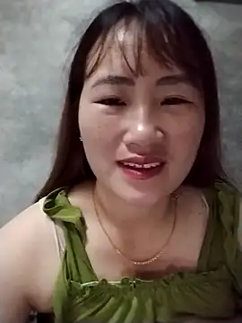 Snapshot of emini-xx chatting on 11-11-25, 12:10 emini-xx online show from 11-11-25, 12:10