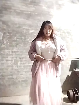 Snapshot of emini-xx chatting on 11-27-25, 10:12 emini-xx online show from 11-27-25, 10:12