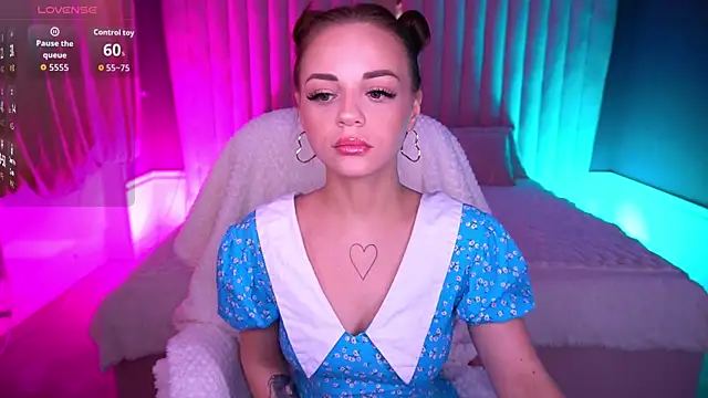 Snapshot of LexxxyJoy chatting on 11-10-25, 06:01 LexxxyJoy online show from 11-10-25, 06:01