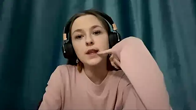 HOTBellakle online show from 11-21-25, 03:22