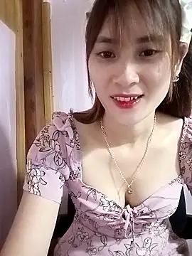 Snapshot of Em_xinh01 chatting on 05-13-26, 02:14 Em xinh01 online show from 05-13-26, 02:14