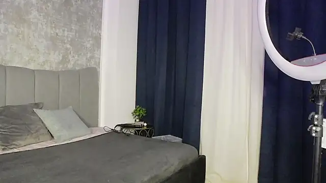 Snapshot of NattyMoonx chatting on 12-14-25, 08:02 NattyMoonx online show from 12-14-25, 08:02