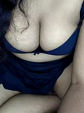 Snapshot of shreyareddy99 chatting on 12-22-25, 05:21 shreyareddy99 online show from 12-22-25, 05:21