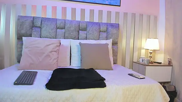 Scarlett  lace online show from 11-06-25, 11:33