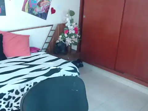 EmmilyConnor online show from 11-24-25, 01:44