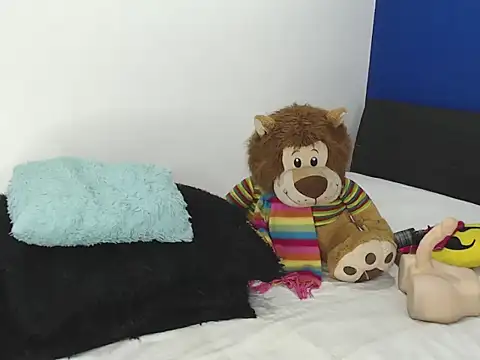 Snapshot of EmmilyConnor chatting on 02-15-26, 09:55 EmmilyConnor online show from 02-15-26, 09:55