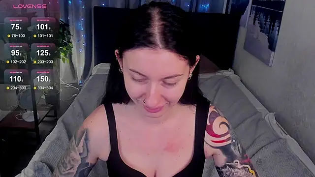 Lilit Palmer online show from 10-28-25, 06:39