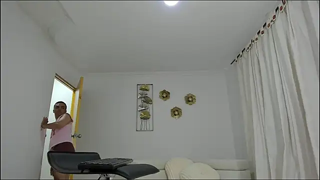 Snapshot of nicoking2025 chatting on 10-29-25, 01:52 nicoking2025 online show from 10-29-25, 01:52