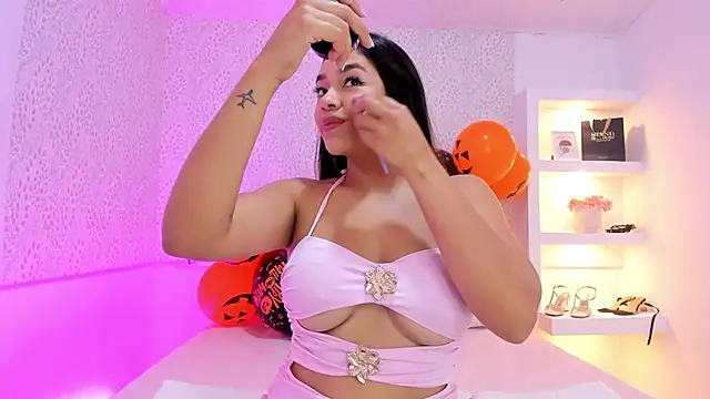 Snapshot of KatieBoison chatting on 11-01-25, 08:00 KatieBoison online show from 11-01-25, 08:00