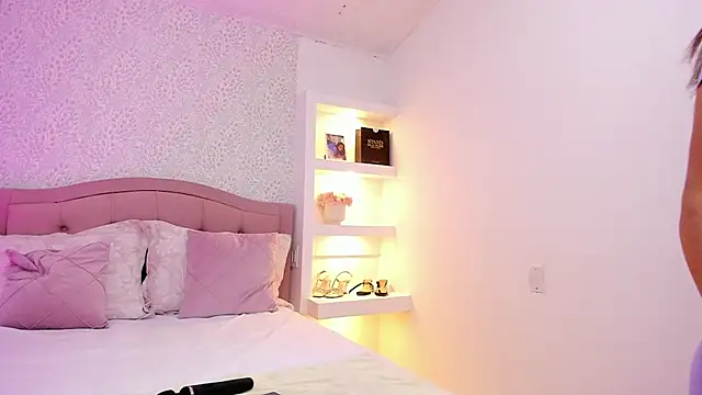 Snapshot of KatieBoison chatting on 11-30-25, 04:55 KatieBoison online show from 11-30-25, 04:55